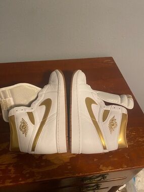 Nike Air Jordan 1 High OG Metallic Ladies Size 12.5 fits men size 11 new